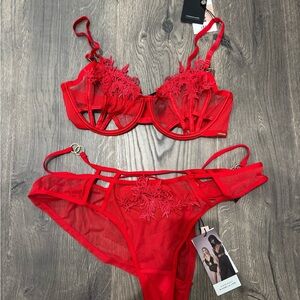 NWT Bluebella Vibrant Red Lace Bra Set Sz 36B/XL